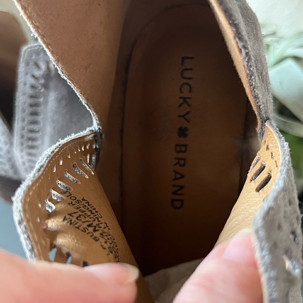 ☘️HP☘️ EUC Lucky Brand Gray Bustina Ankle Booties - Picture 8 of 11